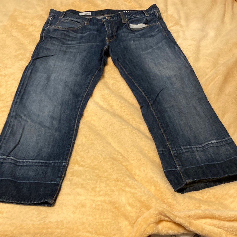 Women’s Gap capris. Size 6.